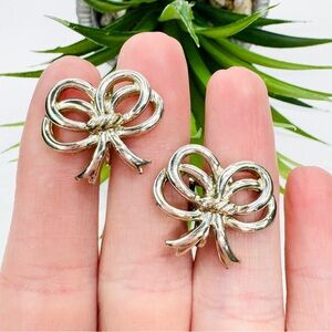 SOLD Sarah Coventry Double Bow Ribbon Light Gold Tone Clip On Earrings